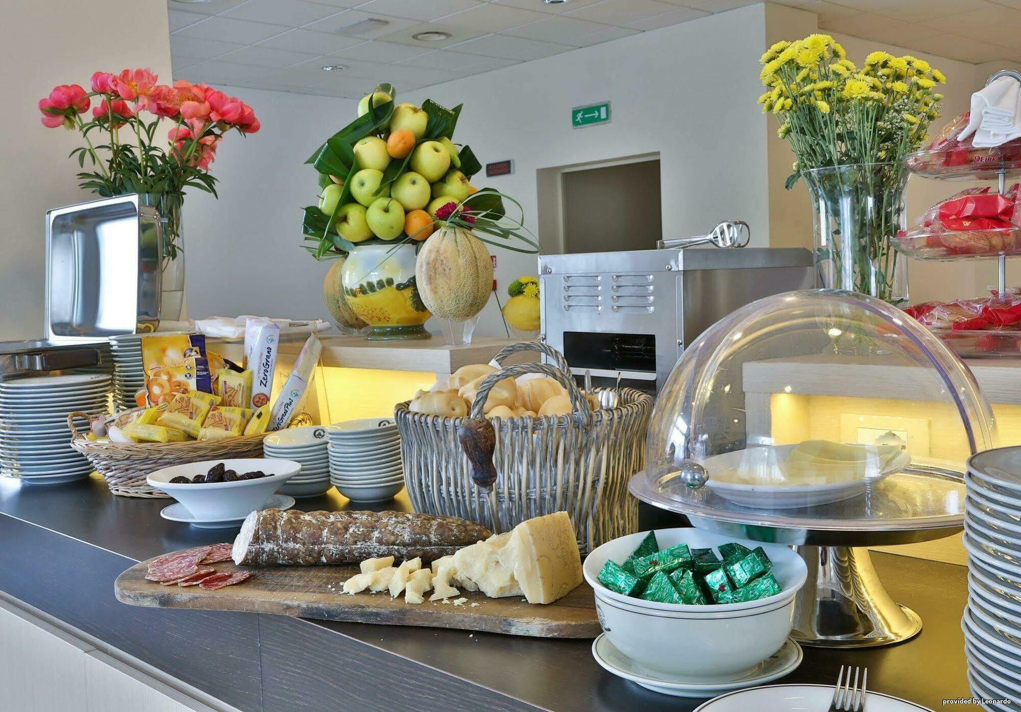 Best Western Hotel Cristallo Mantova Virgilio Esterno foto
